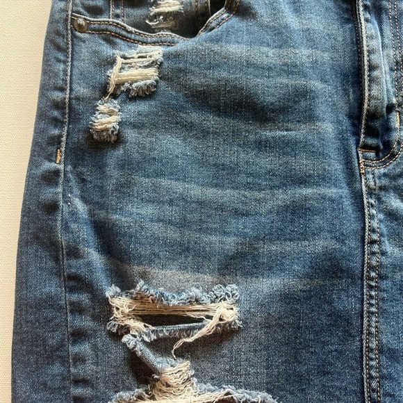 EUC American Eagle Distressed Denim Mini Skirt Size 10 🔥🔥 (D2) - Picture 4 of 14